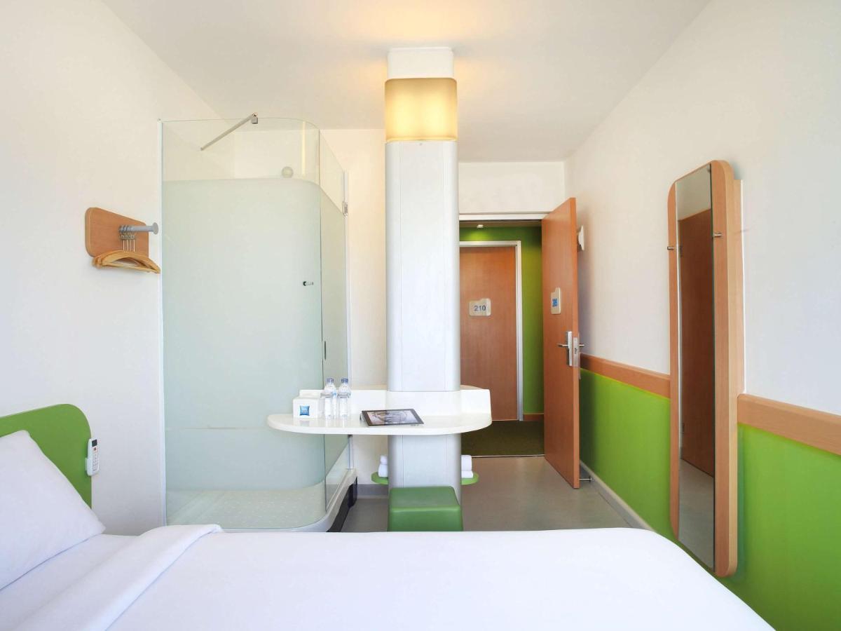 Cordia Hotel Surabaya Airport - Hotel Dalam Bandara - Formerly Ibis Budget Surabaya Airport Сидоарджо Экстерьер фото