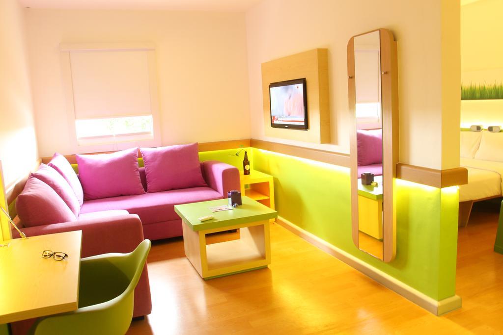 Cordia Hotel Surabaya Airport - Hotel Dalam Bandara - Formerly Ibis Budget Surabaya Airport Сидоарджо Экстерьер фото