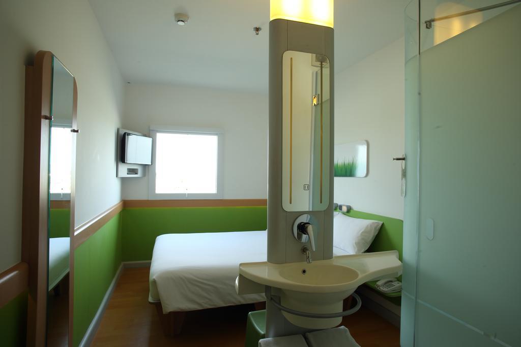 Cordia Hotel Surabaya Airport - Hotel Dalam Bandara - Formerly Ibis Budget Surabaya Airport Сидоарджо Экстерьер фото