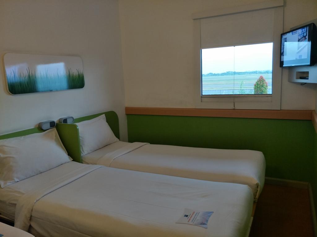 Cordia Hotel Surabaya Airport - Hotel Dalam Bandara - Formerly Ibis Budget Surabaya Airport Сидоарджо Экстерьер фото
