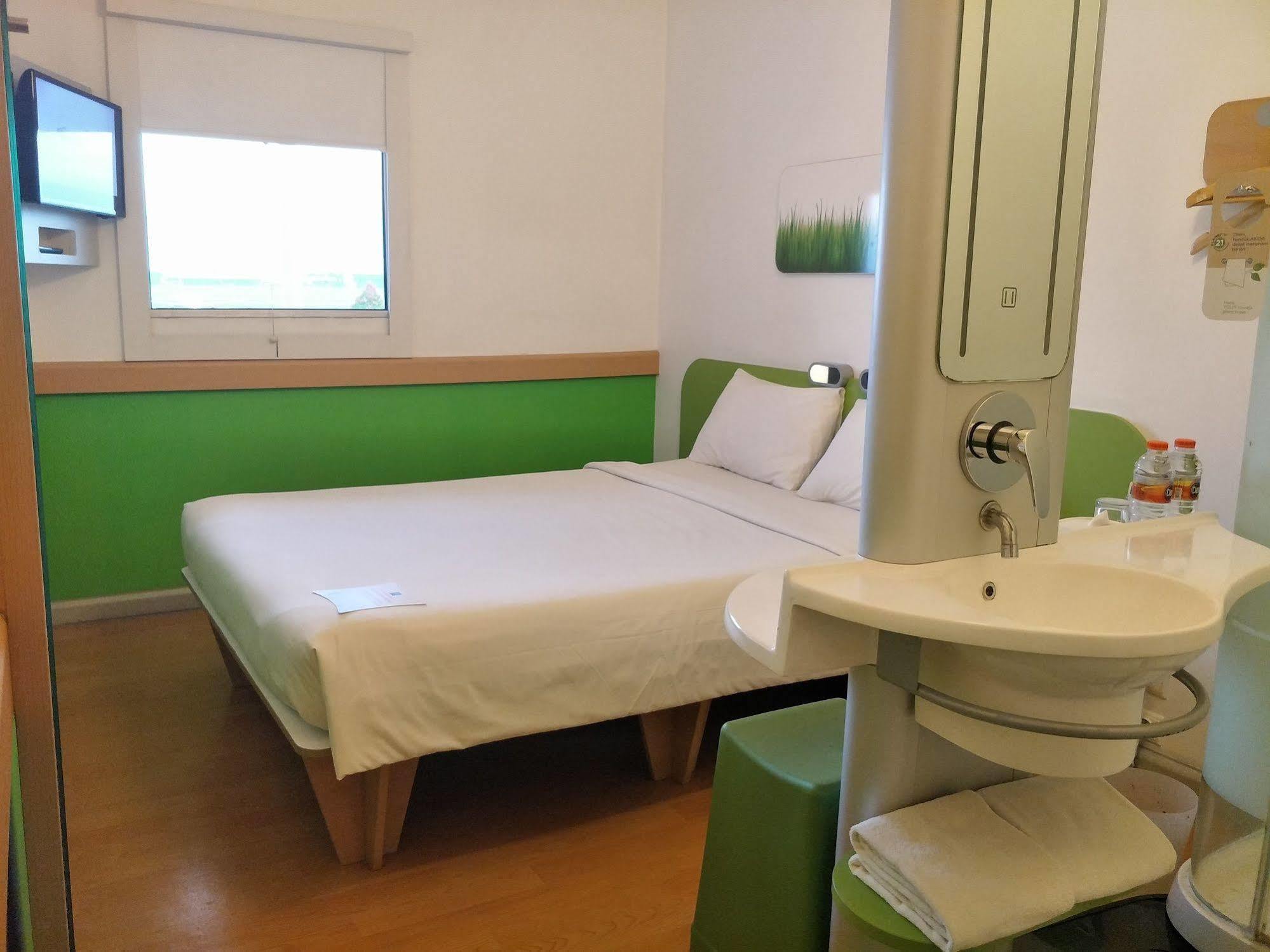 Cordia Hotel Surabaya Airport - Hotel Dalam Bandara - Formerly Ibis Budget Surabaya Airport Сидоарджо Экстерьер фото