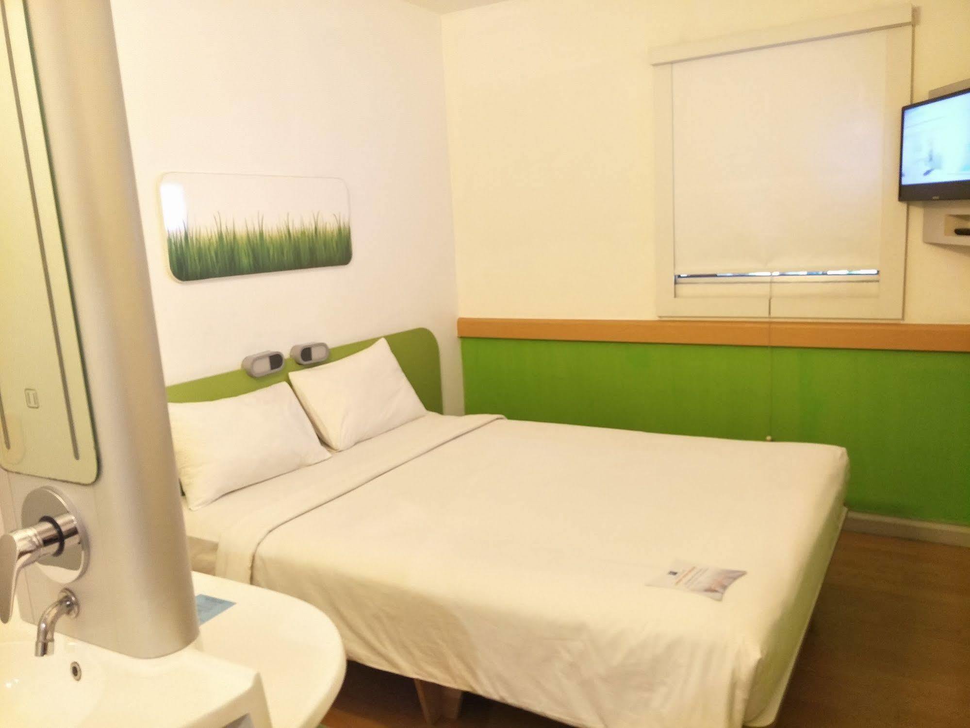 Cordia Hotel Surabaya Airport - Hotel Dalam Bandara - Formerly Ibis Budget Surabaya Airport Сидоарджо Экстерьер фото