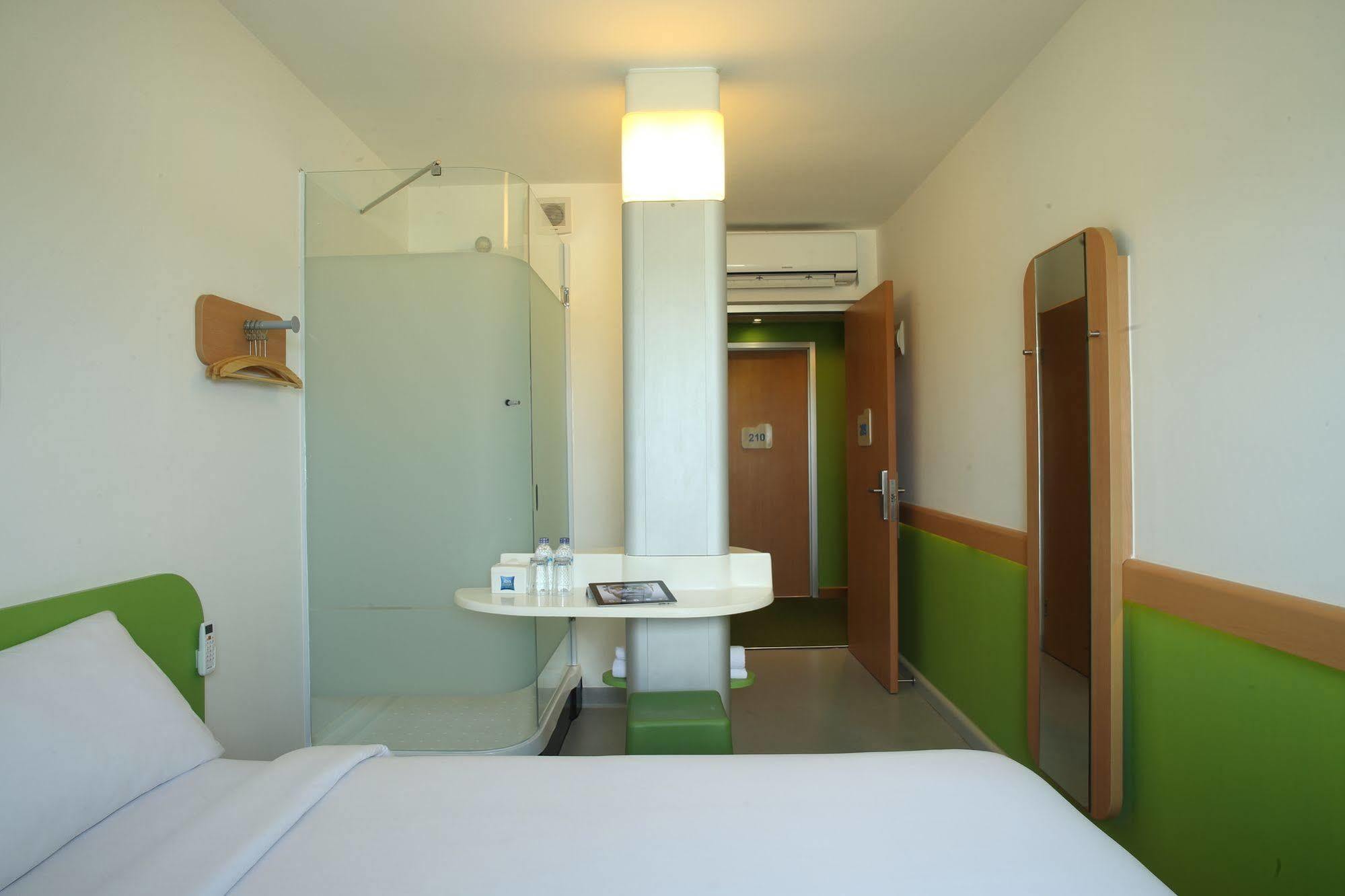 Cordia Hotel Surabaya Airport - Hotel Dalam Bandara - Formerly Ibis Budget Surabaya Airport Сидоарджо Экстерьер фото