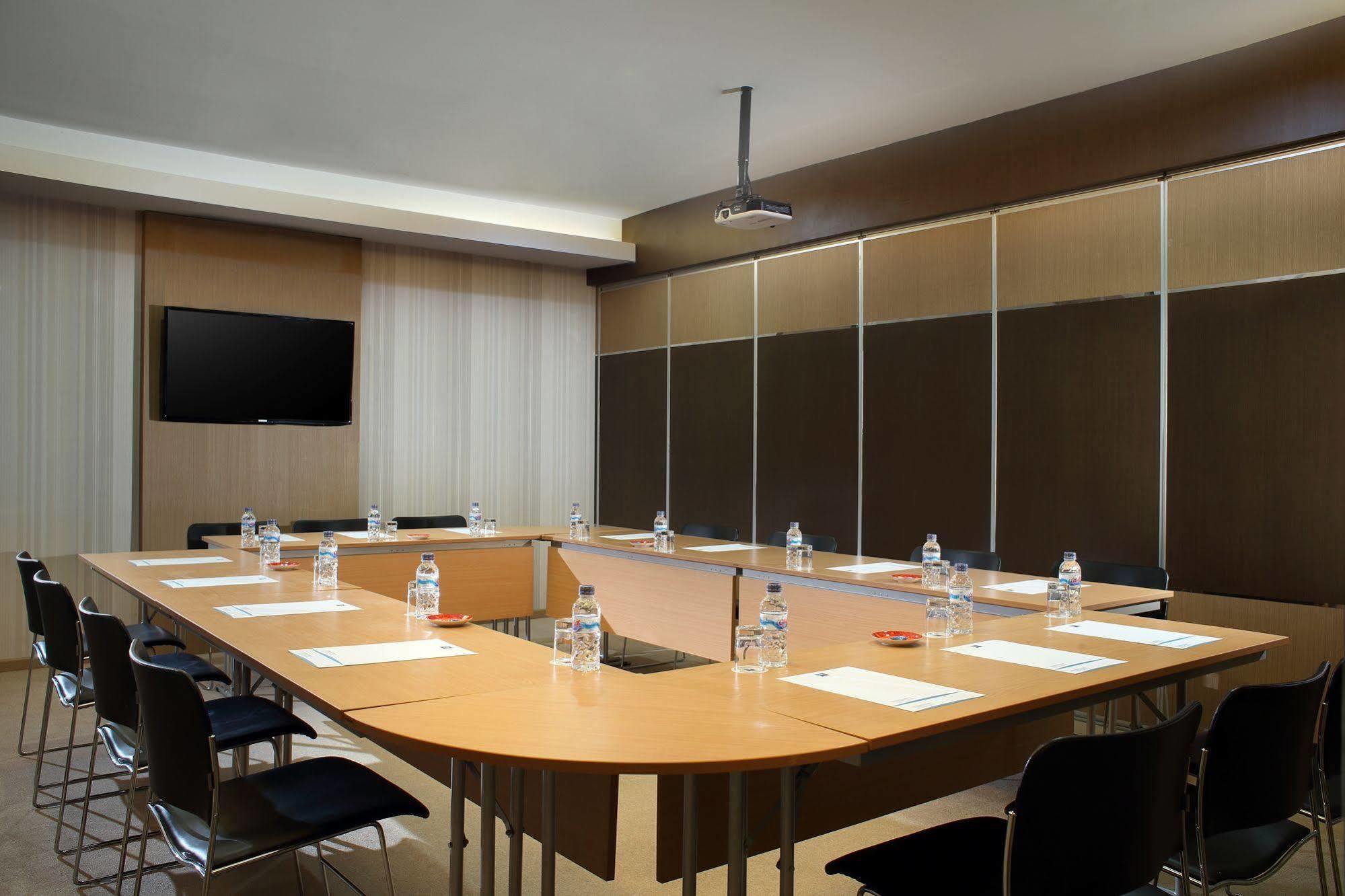 Cordia Hotel Surabaya Airport - Hotel Dalam Bandara - Formerly Ibis Budget Surabaya Airport Сидоарджо Экстерьер фото